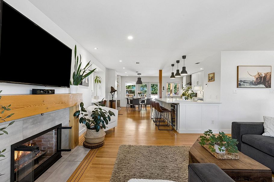 1214 Eastview Road North Vancouver, BC - 6