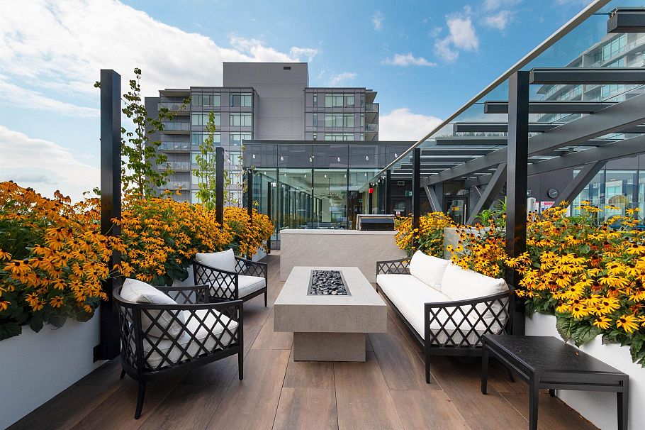 135 E 13th Street North Vancouver, BC - 4