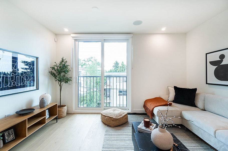 122 1552 E 3rd Avenue Vancouver, BC - 9