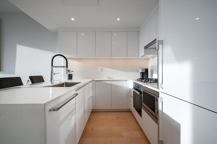 135 E 13th Street North Vancouver, BC - 29