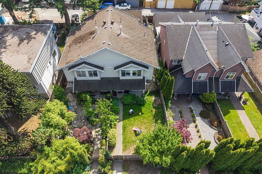 409-411 417-419 E 3rd Street North Vancouver, BC - 4