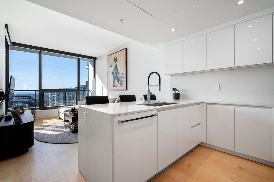 135 E 13th Street North Vancouver, BC - 5