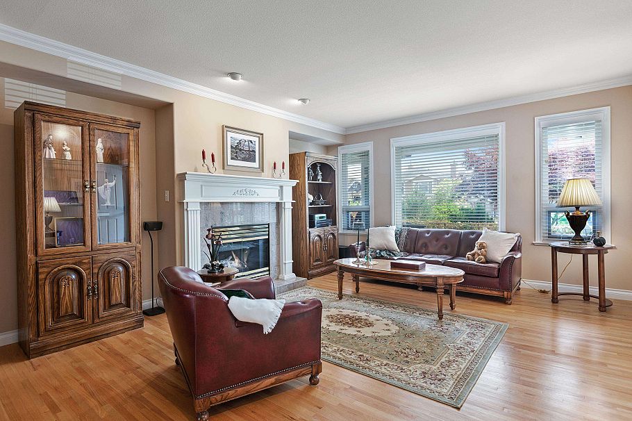 326 E 12th Street North Vancouver, BC - 2