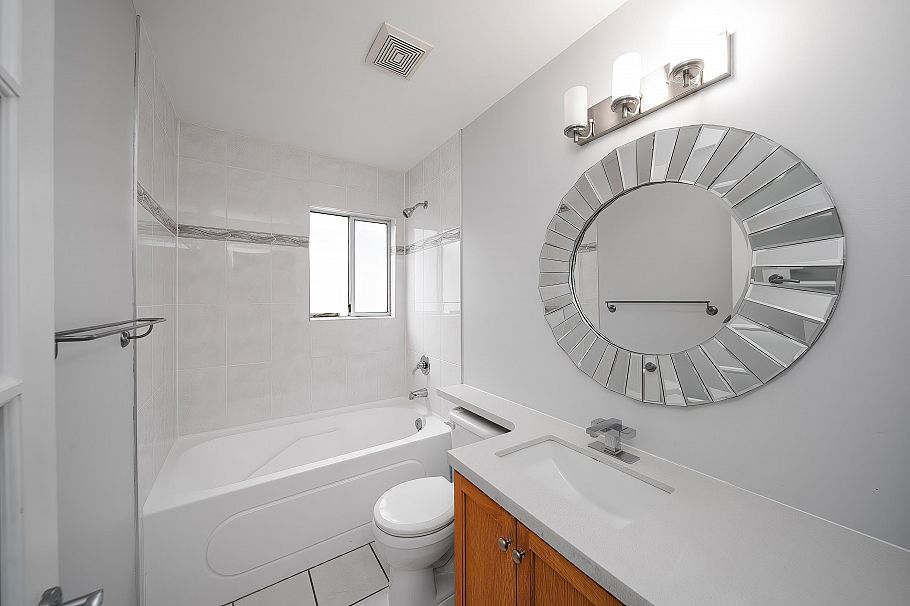 3063 Rosemont Drive Vancouver, BC - 16