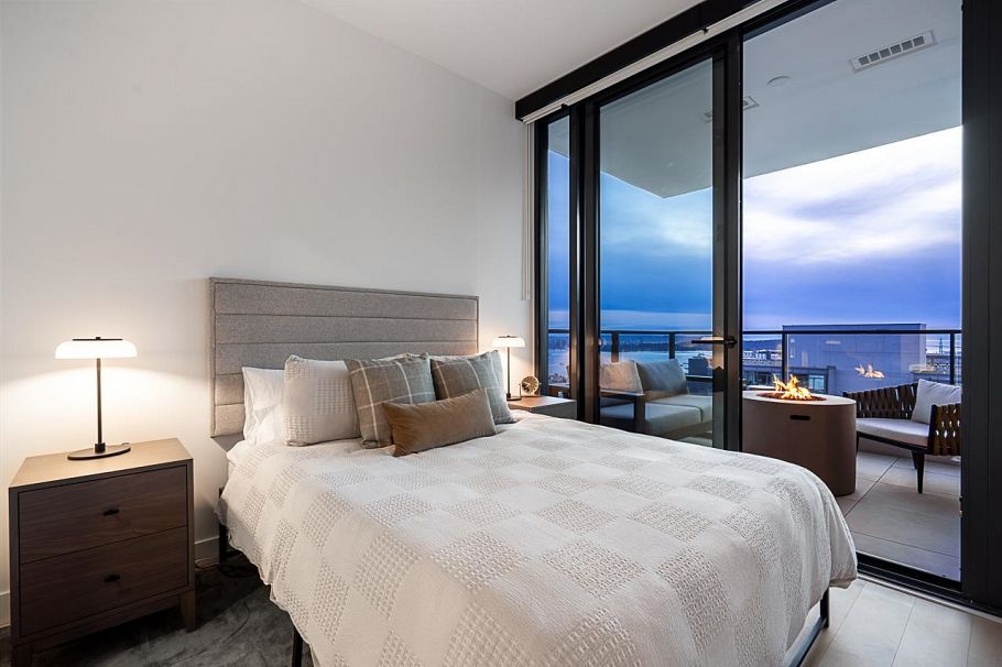 135 E 13th Street North Vancouver, BC - 18