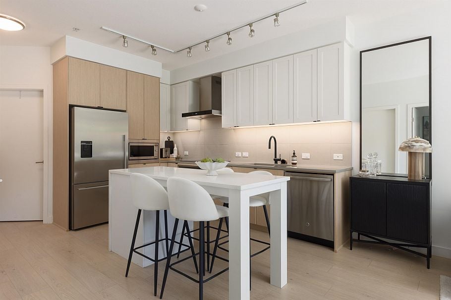 106 3205 Mountain Highway North Vancouver, BC - 7