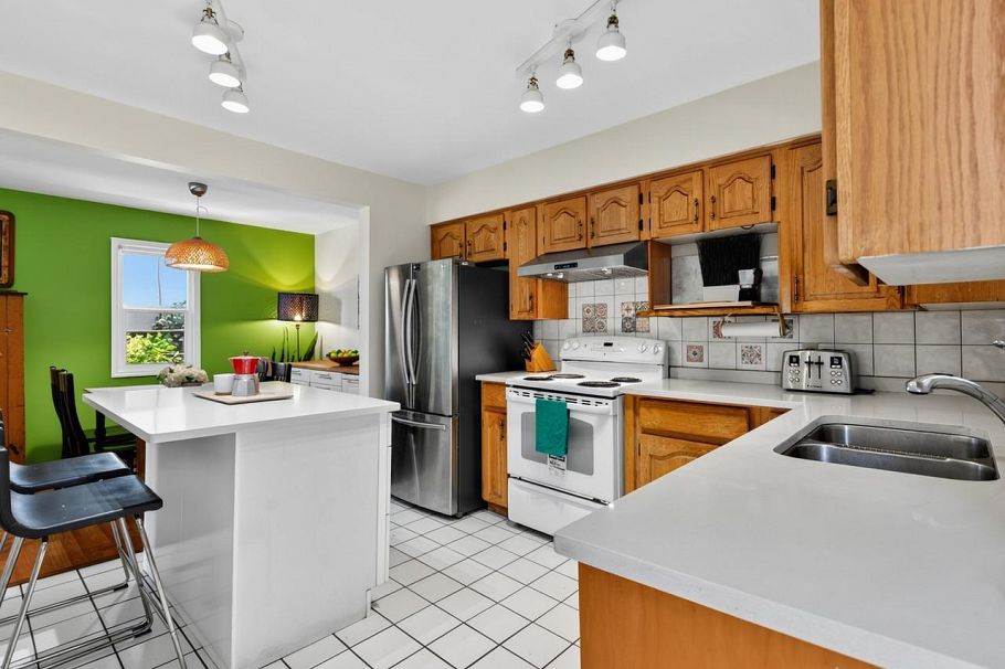 2128 Adanac Street Vancouver, BC - 14