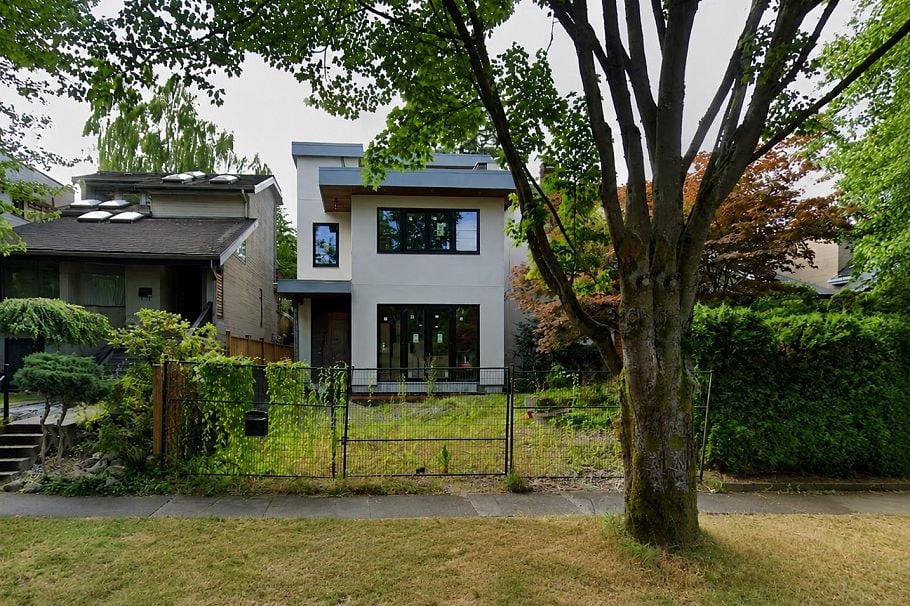 4054 W 17th Avenue Vancouver, BC - 3