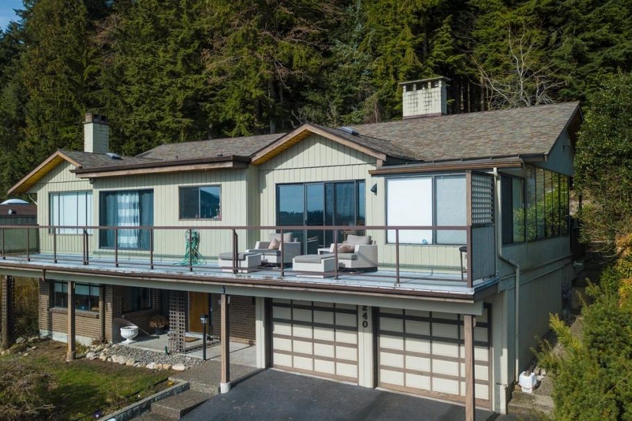 5240 Malaspina Place North Vancouver, BC - 3