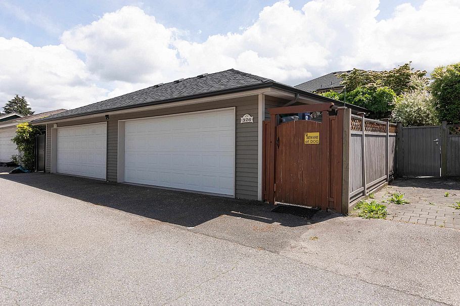 326 E 12th Street North Vancouver, BC - 28