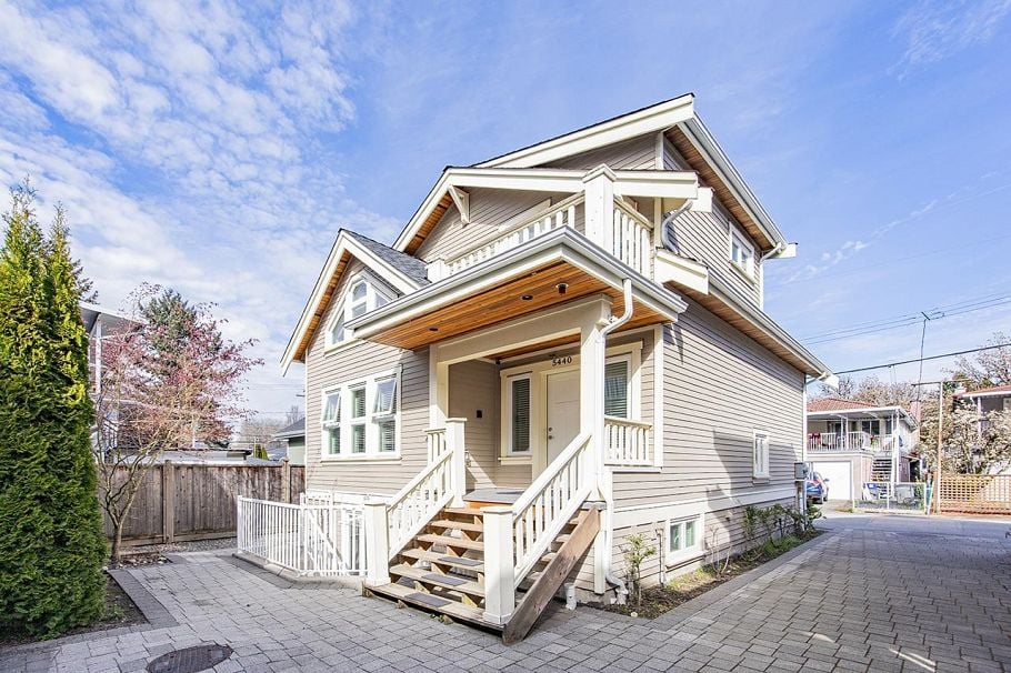 5440 Rhodes Street Vancouver, BC - 1