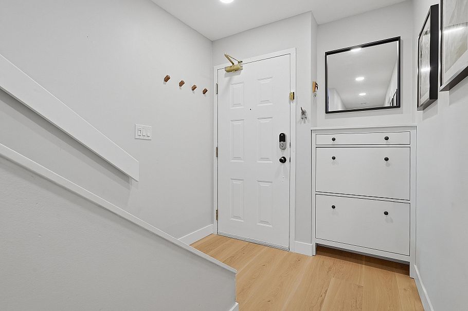 1284 W 8th Avenue Vancouver, BC - 19