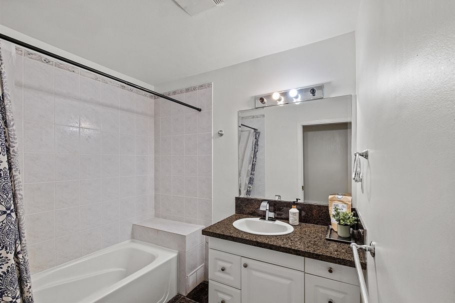2808 Eastern Avenue North Vancouver, BC - 17