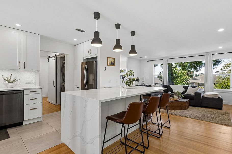 1214 Eastview Road North Vancouver, BC - 10