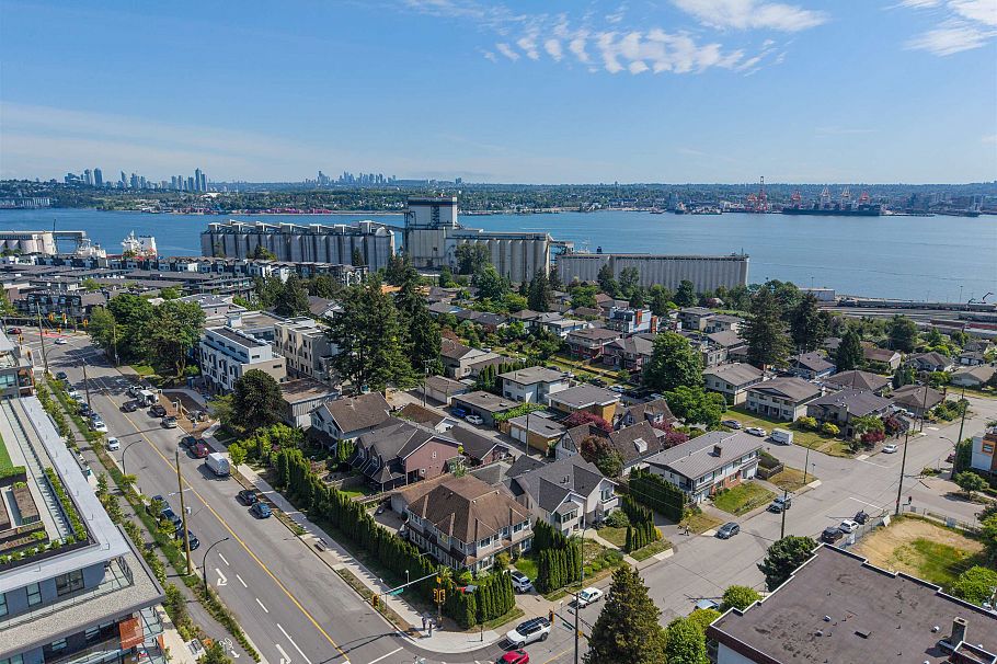 230 St. Patricks Avenue North Vancouver, BC - 25