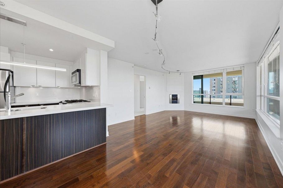 709 160 W 3rd Street North Vancouver, BC - 17