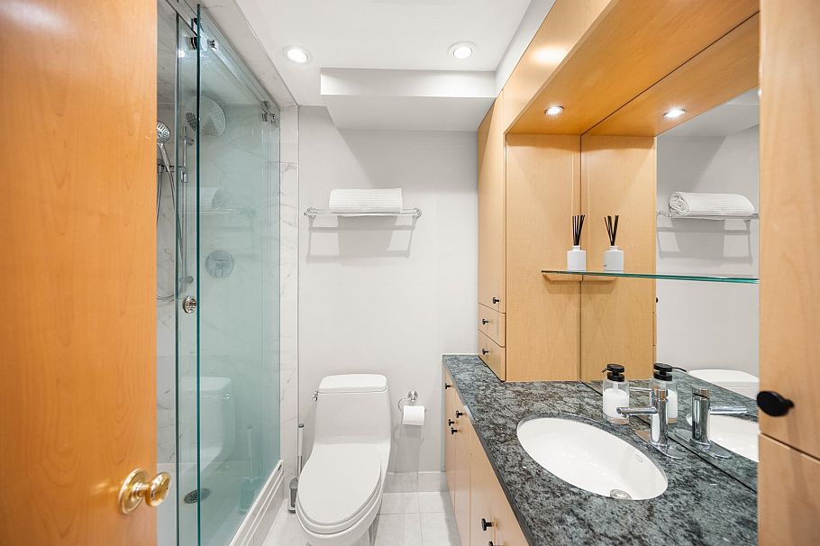 601 1575 Beach Avenue Vancouver, BC - 17