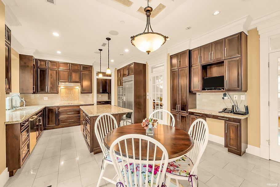 2375 W 20th Avenue Vancouver, BC - 12