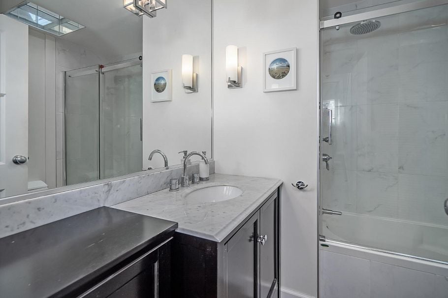 2413 W 5th Avenue Vancouver, BC - 18