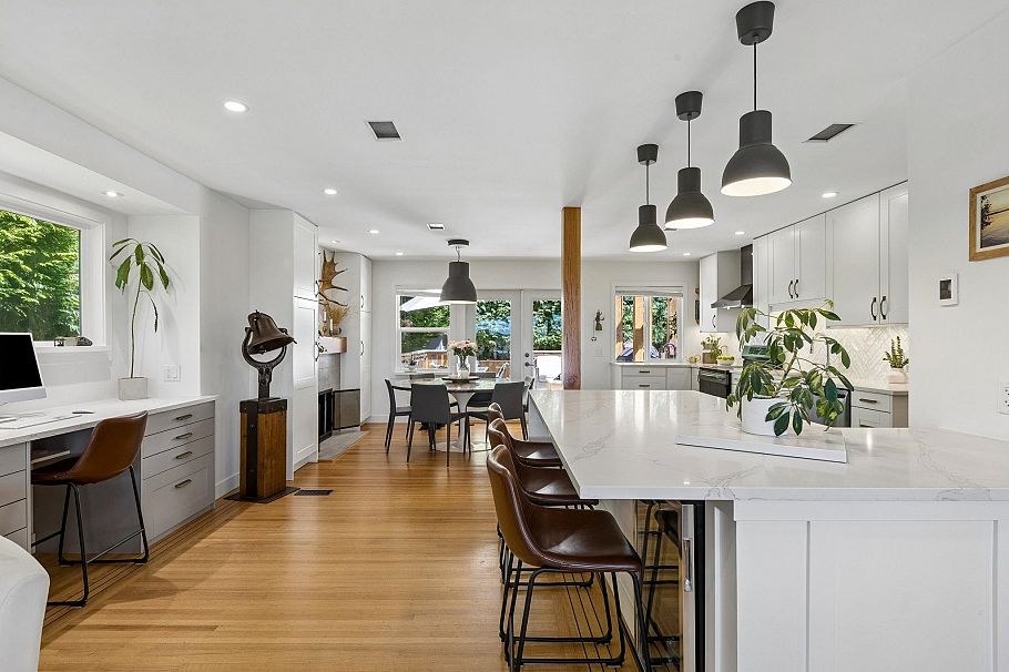 1214 Eastview Road North Vancouver, BC - 8