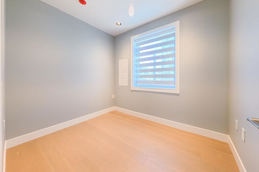 1 2557 W King Edward Avenue Vancouver, BC - 12