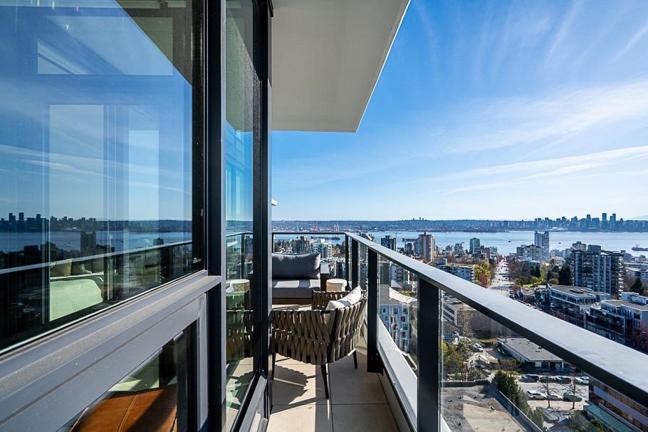 135 E 13th Street North Vancouver, BC - 30