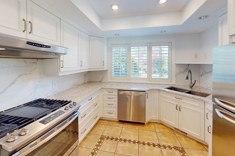 1567 Mcbride Street North Vancouver, BC - 3