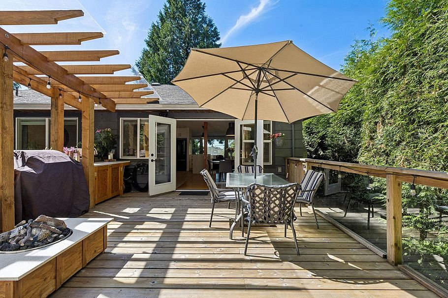 1214 Eastview Road North Vancouver, BC - 40