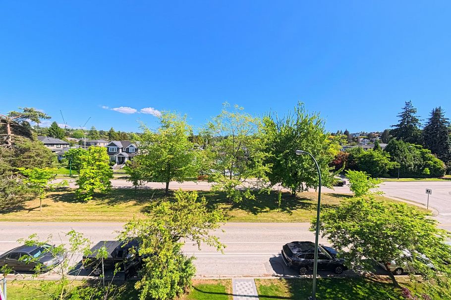 3 2557 W King Edward Avenue Vancouver, BC - 24