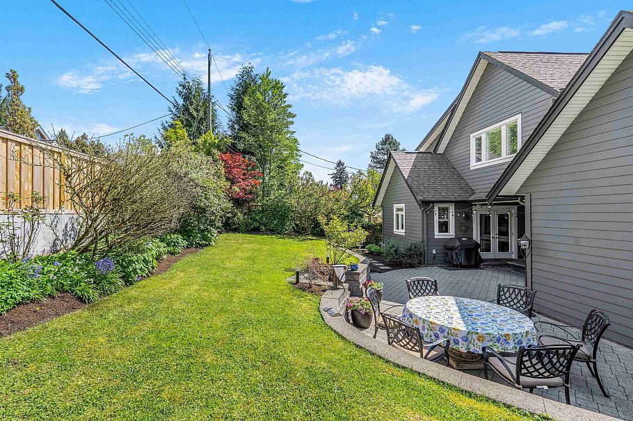938 Beaumont Drive North Vancouver, BC - 35