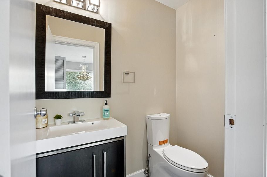 4938 Redonda Drive North Vancouver, BC - 30