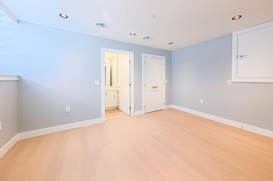 1 2557 W King Edward Avenue Vancouver, BC - 14