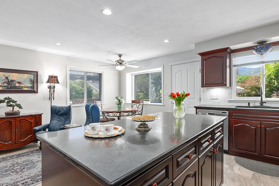 326 E 12th Street North Vancouver, BC - 6