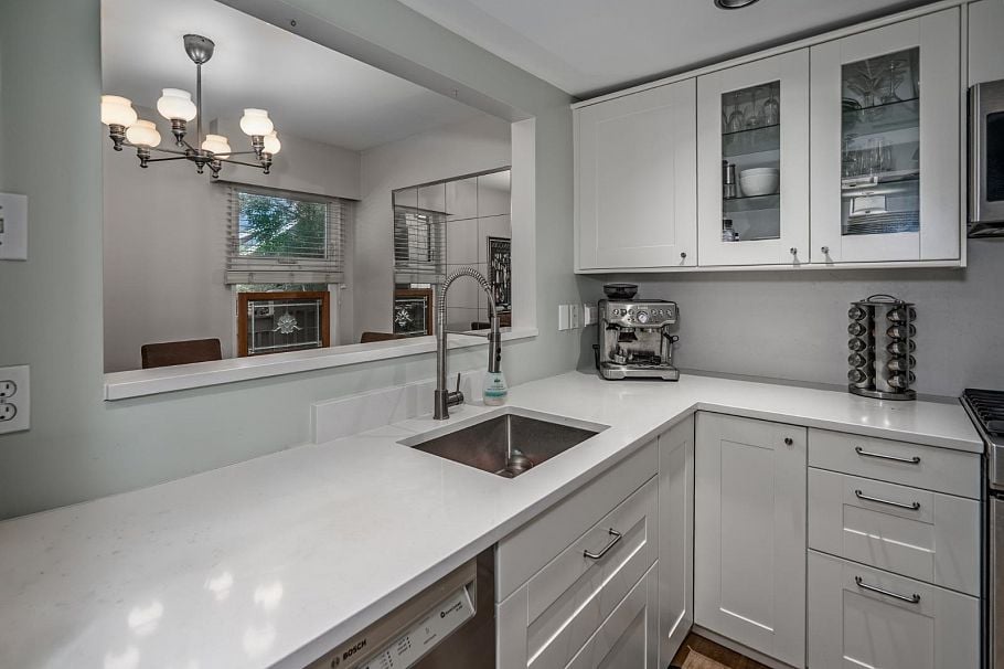 2413 W 5th Avenue Vancouver, BC - 12