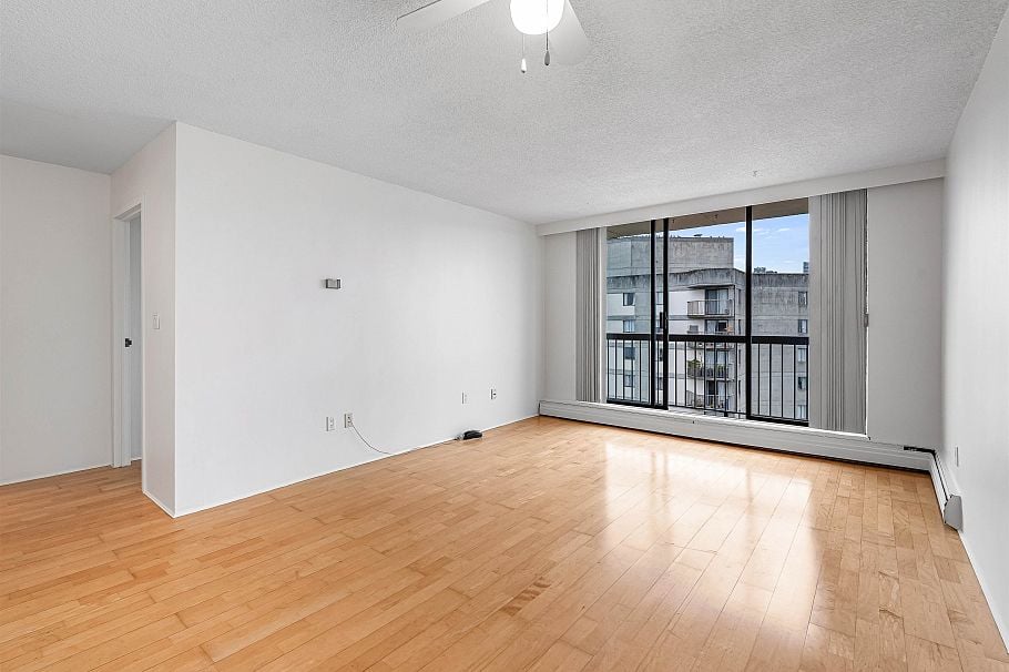 1605 145 St. Georges Avenue North Vancouver, BC - 2