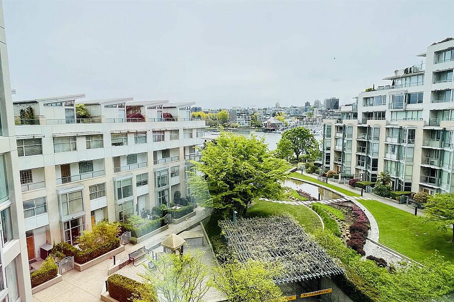 605 1228 Marinaside Crescent Vancouver, BC - 1