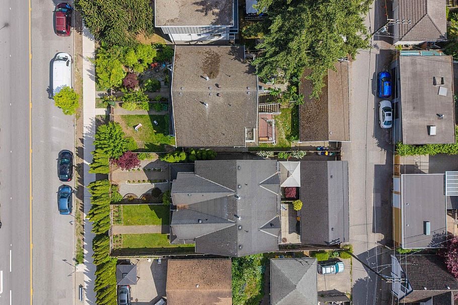 409-411 417-419 E 3rd Street North Vancouver, BC - 2