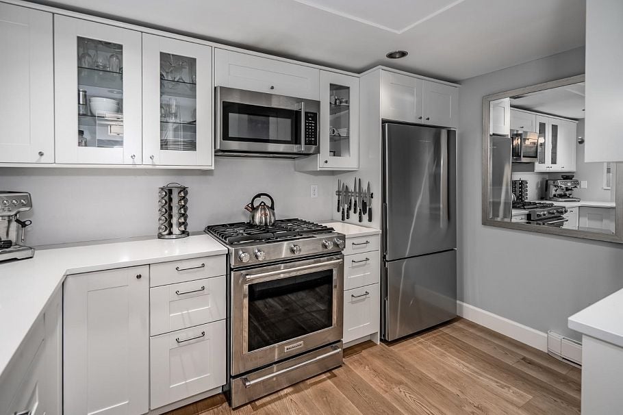 2413 W 5th Avenue Vancouver, BC - 11