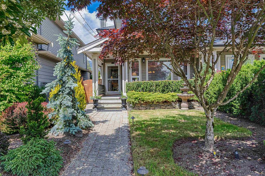 326 E 12th Street North Vancouver, BC - 31