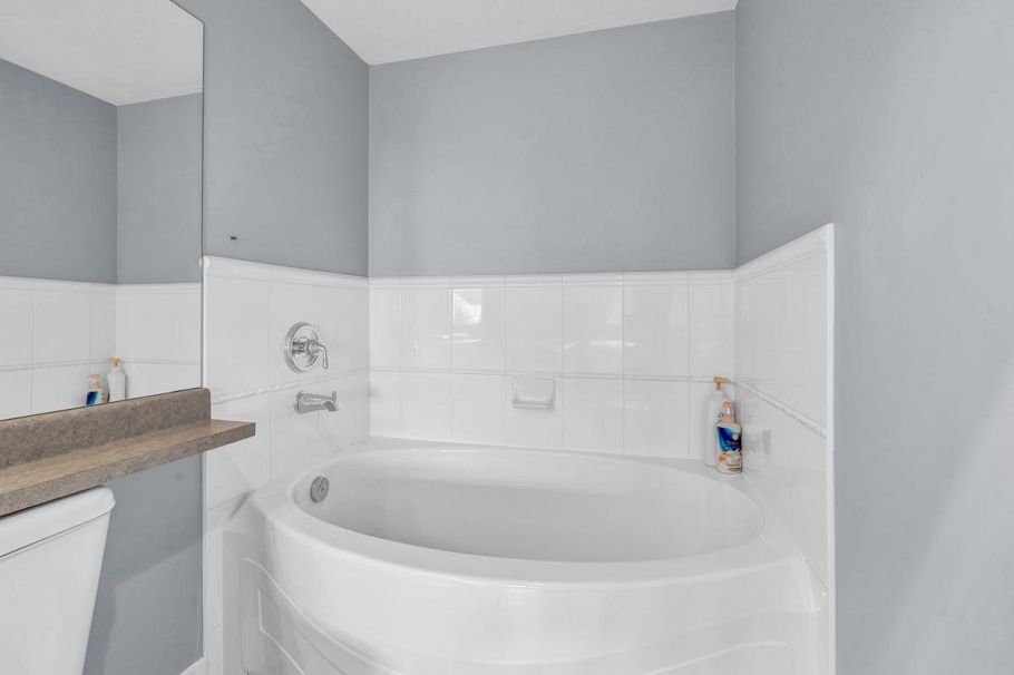 210 995 W 59th Avenue Vancouver, BC - 16