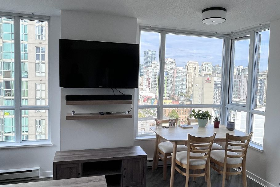 1602 1212 Howe Street Vancouver, BC - 3