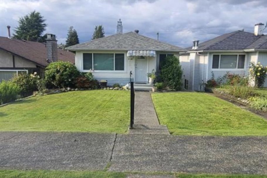 3155 E 14th Avenue Vancouver, BC - 1