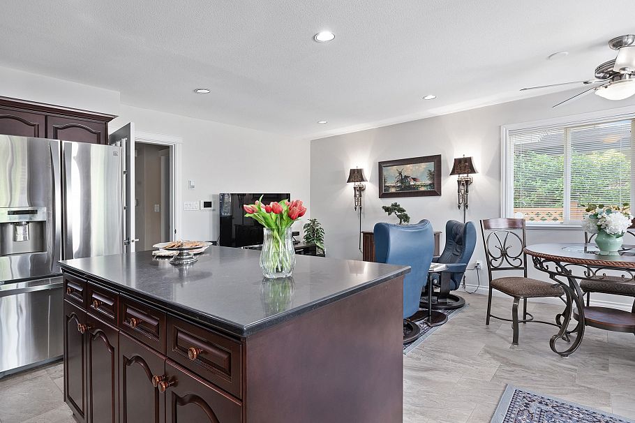 326 E 12th Street North Vancouver, BC - 9