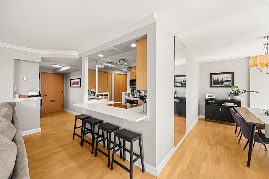 601 1575 Beach Avenue Vancouver, BC - 11