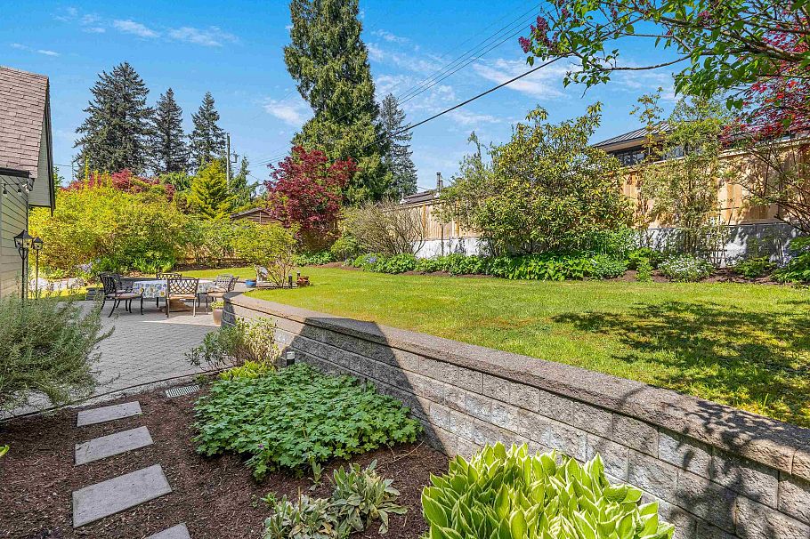 938 Beaumont Drive North Vancouver, BC - 36