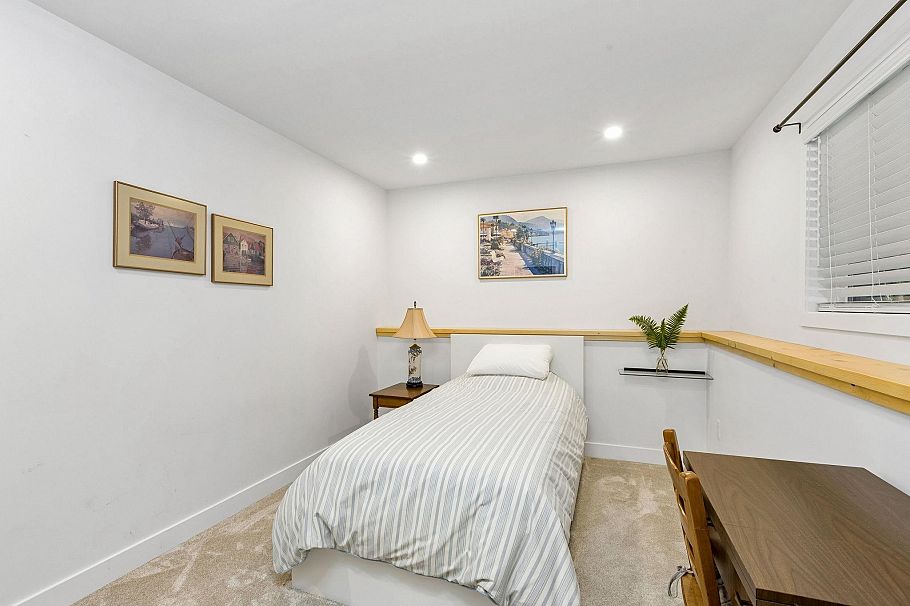 1214 Eastview Road North Vancouver, BC - 32