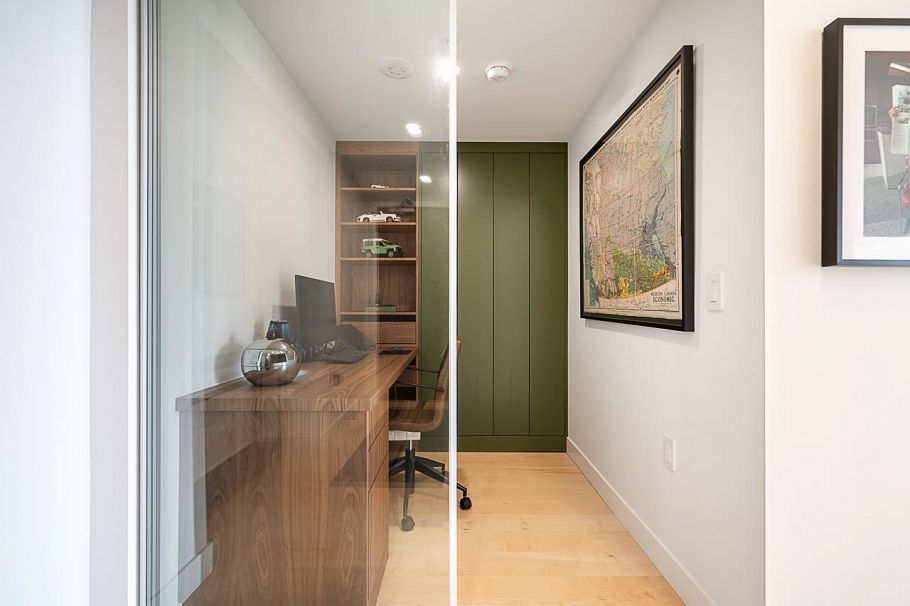 135 E 13th Street North Vancouver, BC - 16