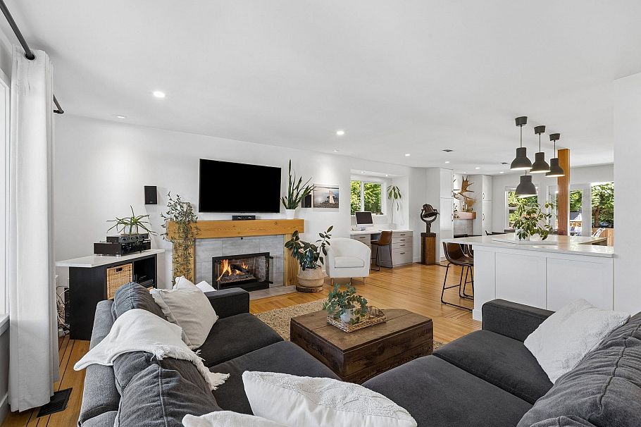 1214 Eastview Road North Vancouver, BC - 4
