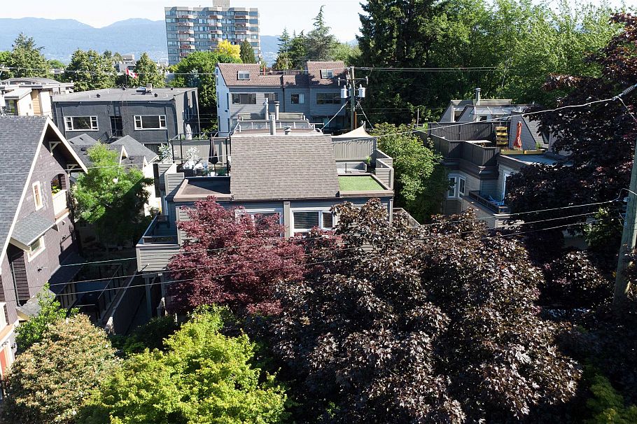 2413 W 5th Avenue Vancouver, BC - 2