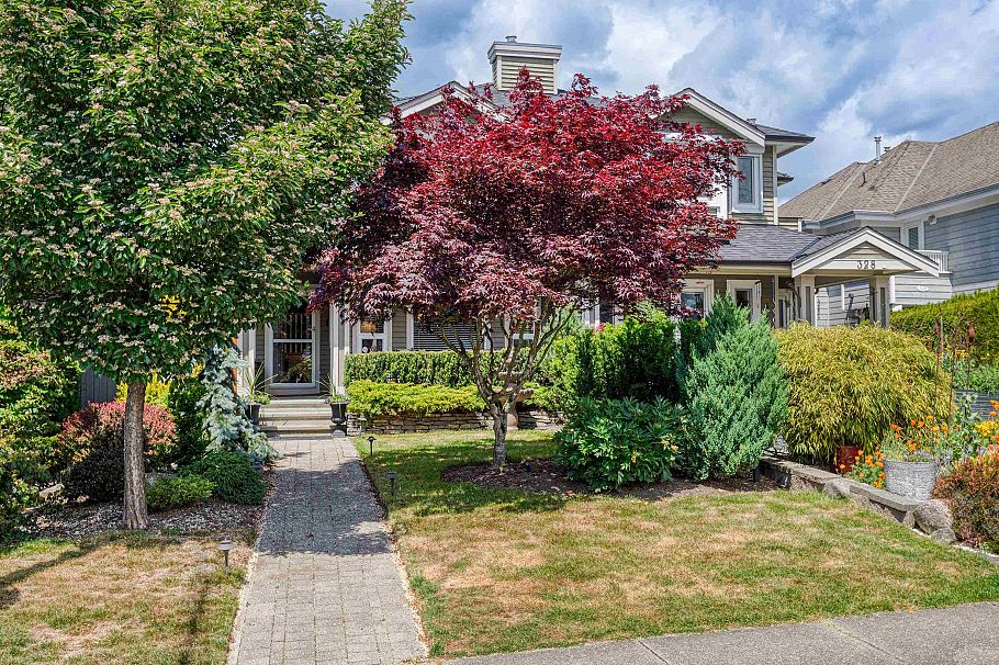 326 E 12th Street North Vancouver, BC - 32
